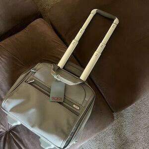 BRAND NEW TUMI LUGGAGE BAG .